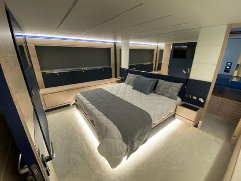 66 FLY 2019 66' 4" ASTONDOA