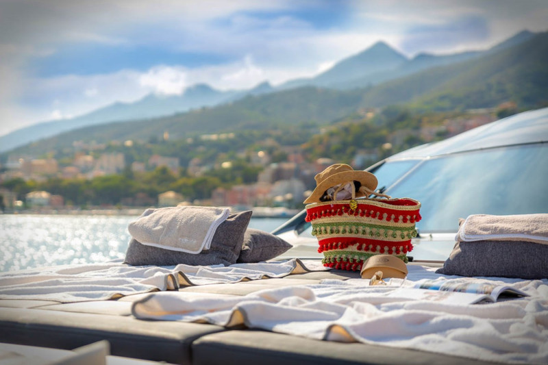 2015 108' 3" PERSHING