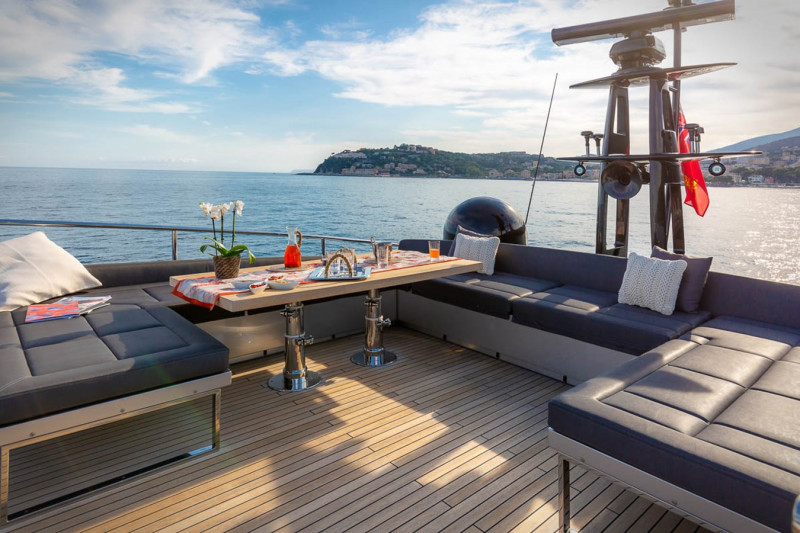 2015 108' 3" PERSHING