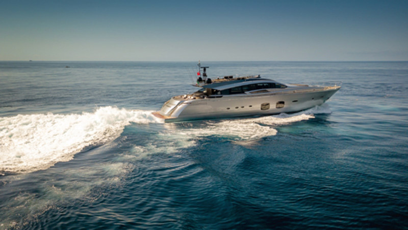 2015 108' 3" PERSHING