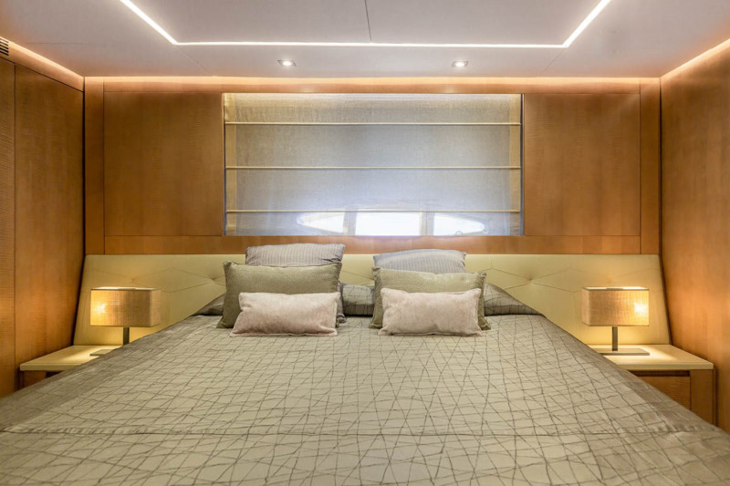 2015 108' 3" PERSHING