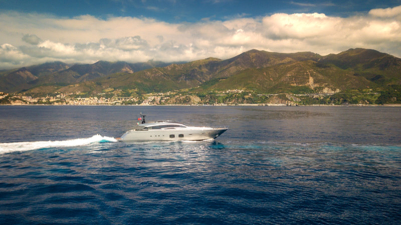 2015 108' 3" PERSHING