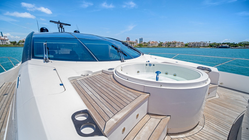 80 PREDATOR 2013 80' 0" SUNSEEKER