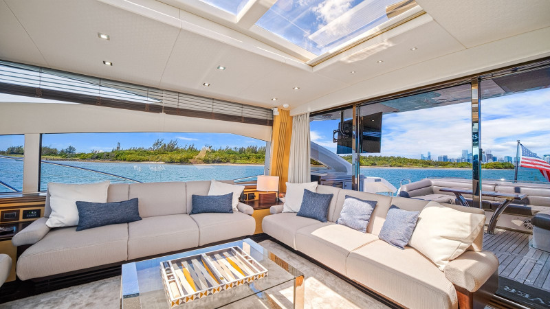 80 PREDATOR 2013 80' 0" SUNSEEKER