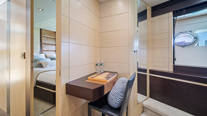 80 PREDATOR 2013 80' 0" SUNSEEKER