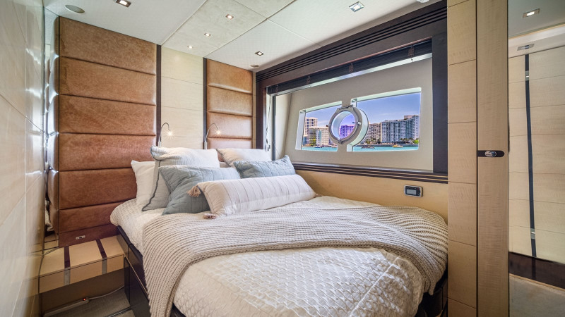 80 PREDATOR 2013 80' 0" SUNSEEKER