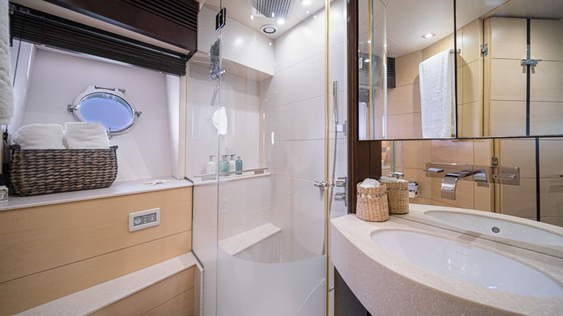 80 PREDATOR 2013 80' 0" SUNSEEKER