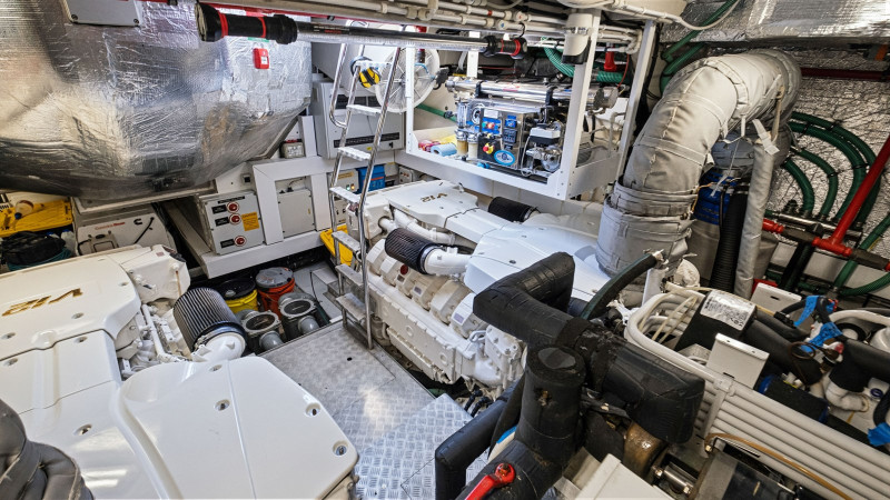 80 PREDATOR 2013 80' 0" SUNSEEKER