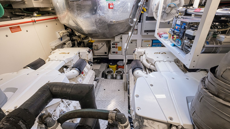 80 PREDATOR 2013 80' 0" SUNSEEKER