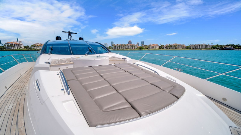 80 PREDATOR 2013 80' 0" SUNSEEKER