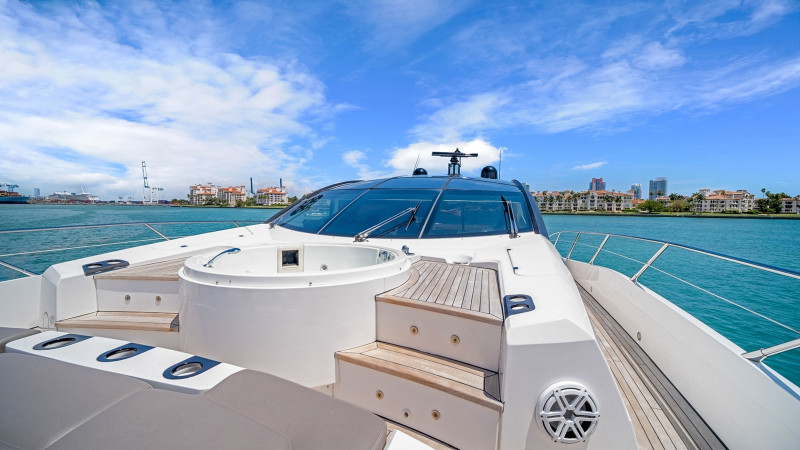 80 PREDATOR 2013 80' 0" SUNSEEKER