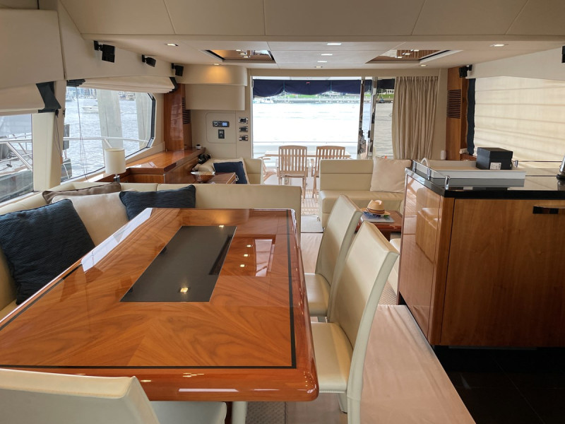 MANHATTAN 63 2012 69' 1" SUNSEEKER