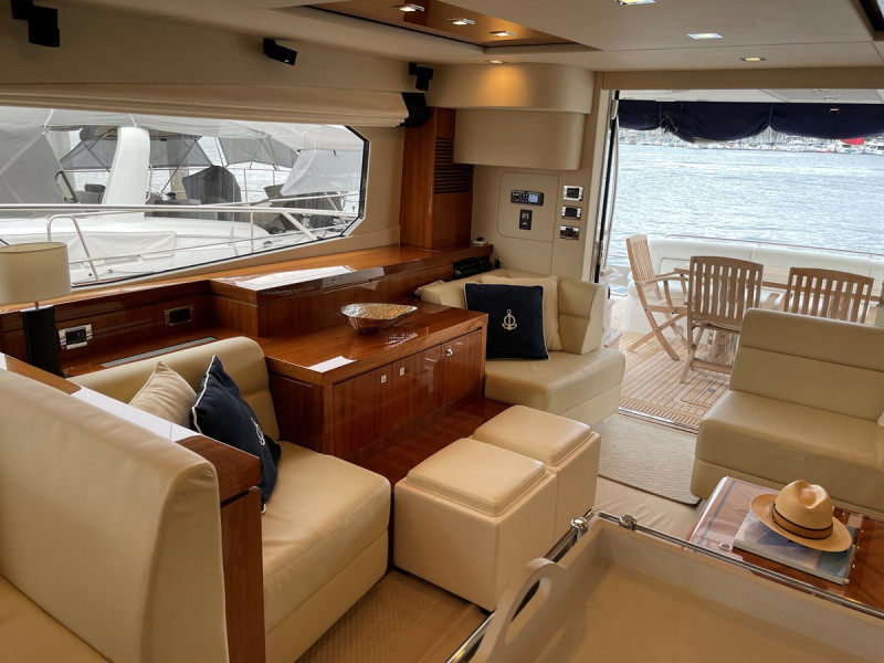 MANHATTAN 63 2012 69' 1" SUNSEEKER