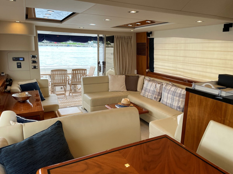 MANHATTAN 63 2012 69' 1" SUNSEEKER