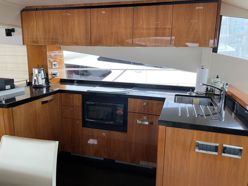 MANHATTAN 63 2012 69' 1" SUNSEEKER