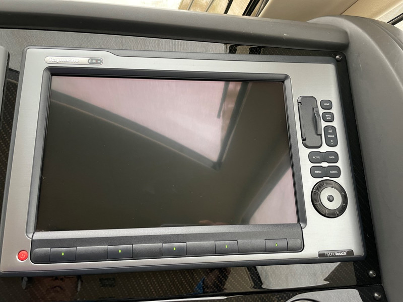 MANHATTAN 63 2012 69' 1" SUNSEEKER