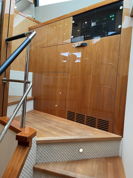 MANHATTAN 63 2012 69' 1" SUNSEEKER