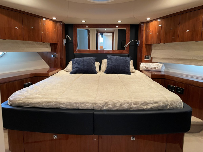 MANHATTAN 63 2012 69' 1" SUNSEEKER