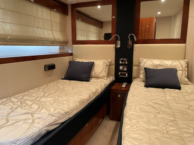 MANHATTAN 63 2012 69' 1" SUNSEEKER