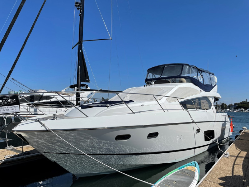 MANHATTAN 63 2012 69' 1" SUNSEEKER