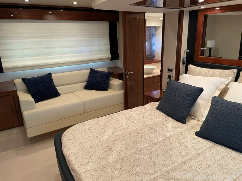 MANHATTAN 63 2012 69' 1" SUNSEEKER