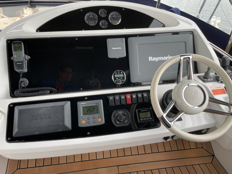 MANHATTAN 63 2012 69' 1" SUNSEEKER