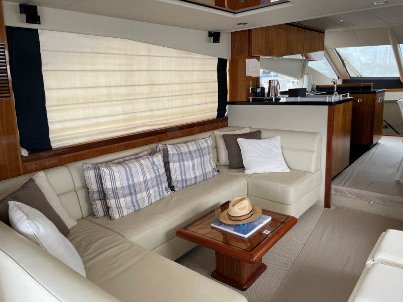 MANHATTAN 63 2012 69' 1" SUNSEEKER