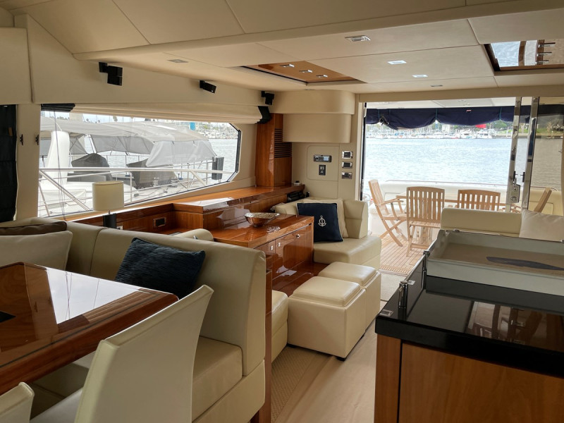 MANHATTAN 63 2012 69' 1" SUNSEEKER