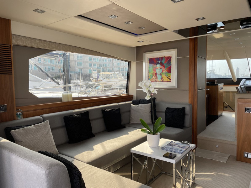 MANHATTAN 63 2015 69' 0" SUNSEEKER
