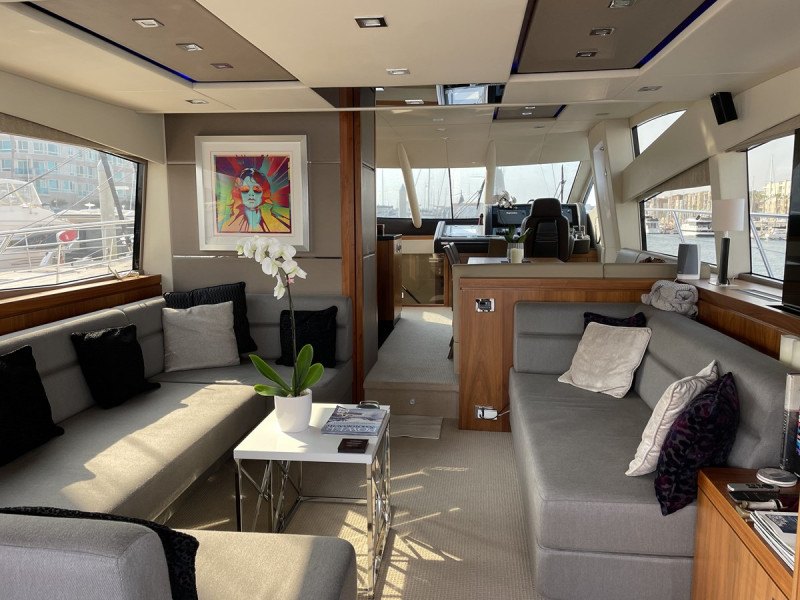 MANHATTAN 63 2015 69' 0" SUNSEEKER
