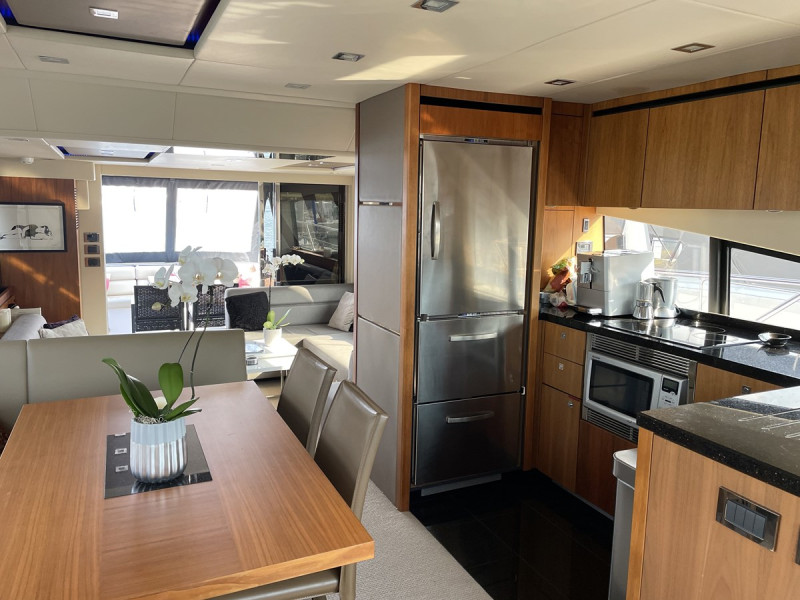 MANHATTAN 63 2015 69' 0" SUNSEEKER