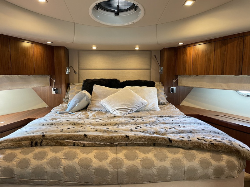 MANHATTAN 63 2015 69' 0" SUNSEEKER