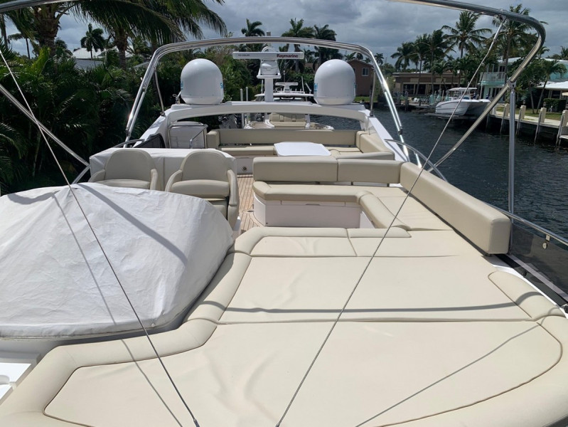 MANHATTAN 63 2015 69' 0" SUNSEEKER