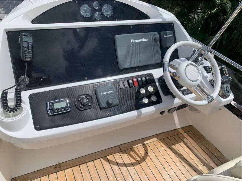 MANHATTAN 63 2015 69' 0" SUNSEEKER