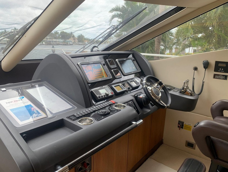 MANHATTAN 63 2015 69' 0" SUNSEEKER