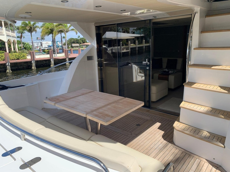 MANHATTAN 63 2015 69' 0" SUNSEEKER