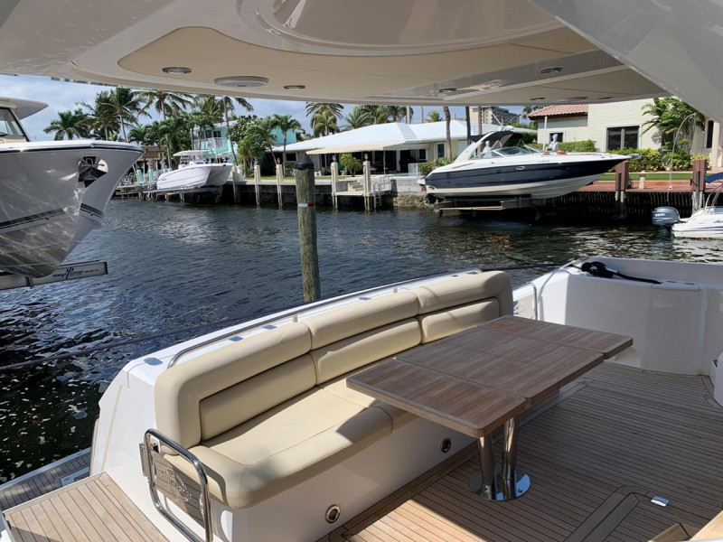 MANHATTAN 63 2015 69' 0" SUNSEEKER