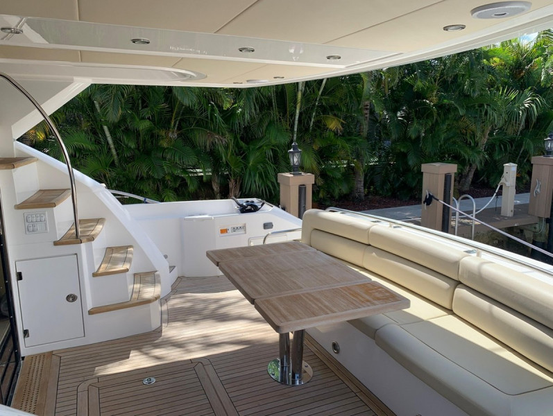 MANHATTAN 63 2015 69' 0" SUNSEEKER
