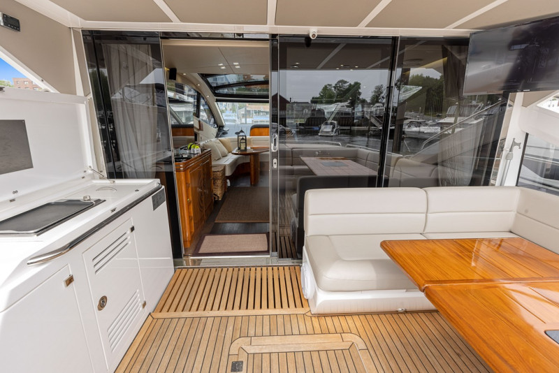 PREDATOR 68 2015 68' 0" SUNSEEKER