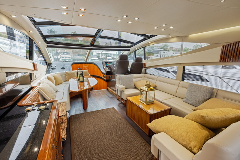 PREDATOR 68 2015 68' 0" SUNSEEKER