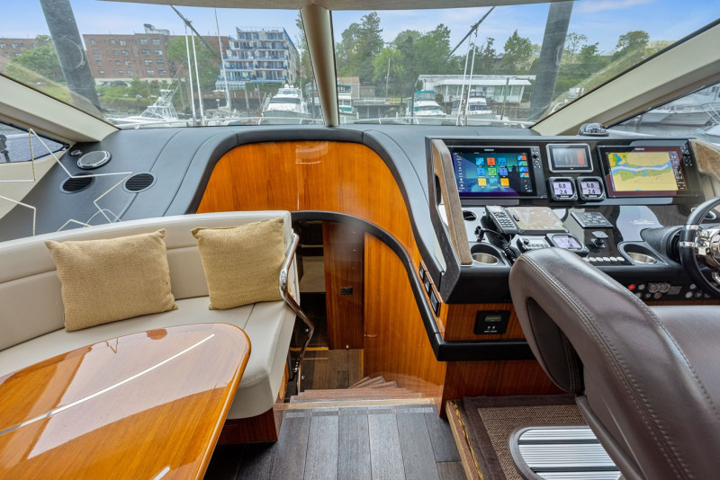PREDATOR 68 2015 68' 0" SUNSEEKER