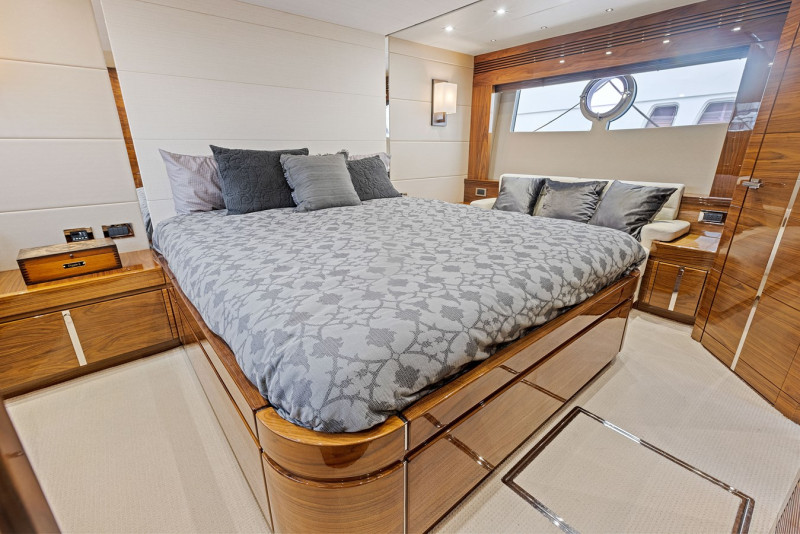 PREDATOR 68 2015 68' 0" SUNSEEKER