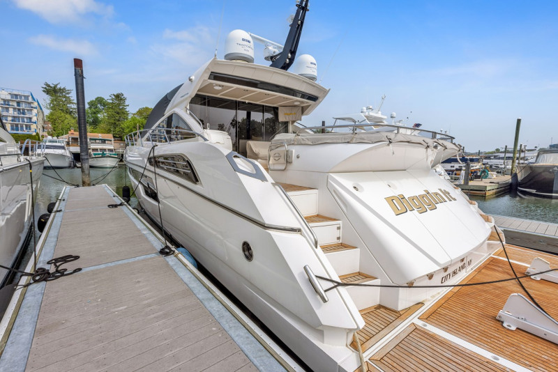 PREDATOR 68 2015 68' 0" SUNSEEKER