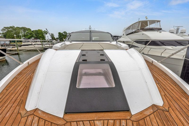 PREDATOR 68 2015 68' 0" SUNSEEKER