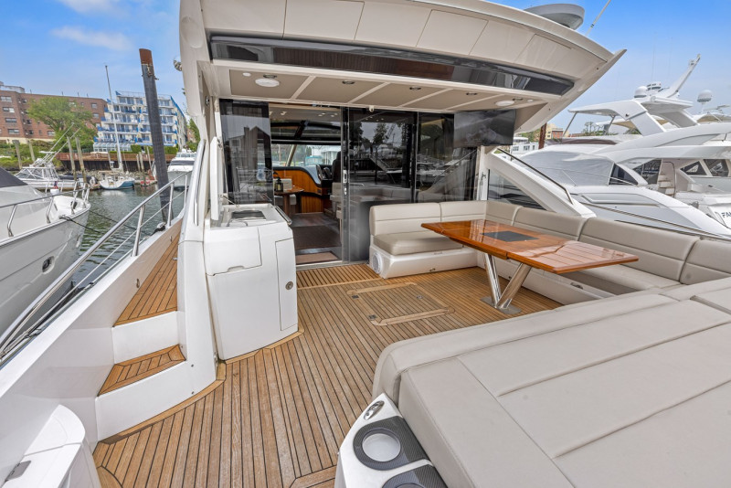 PREDATOR 68 2015 68' 0" SUNSEEKER
