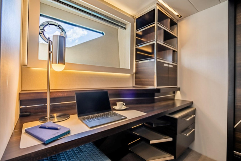 SUNSEEKER 65 SPORT YACHT 2021 67' 3" SUNSEEKER