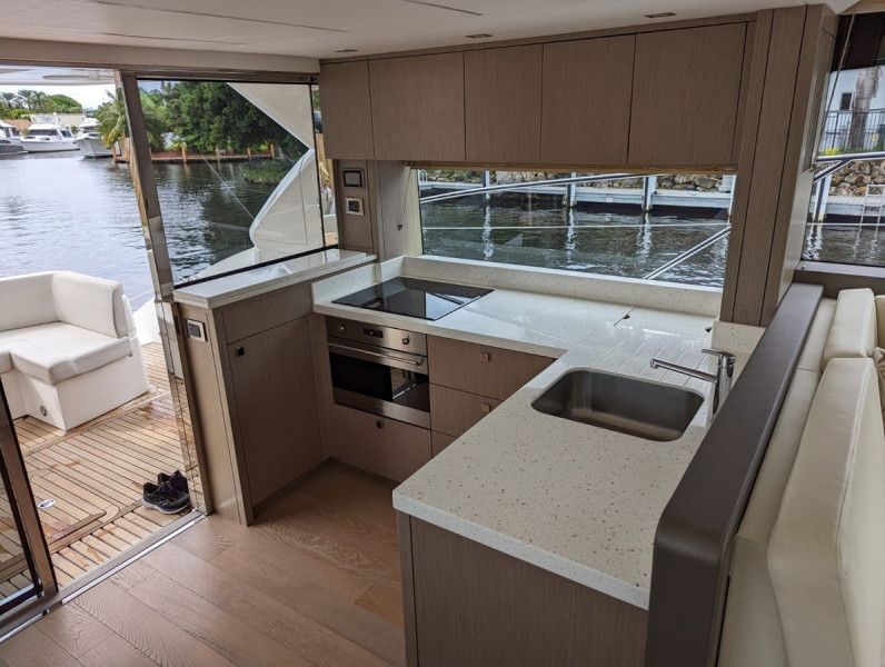 MANHATTAN 52  2018 52' 0" SUNSEEKER