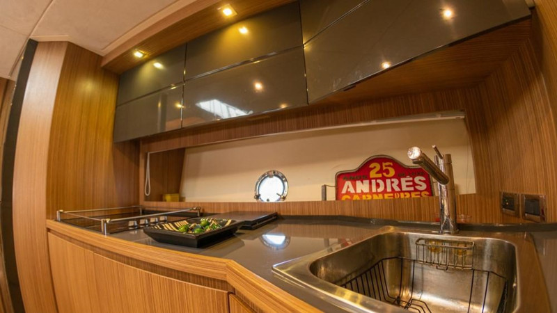 2013 52' 4" AZIMUT YACHTS