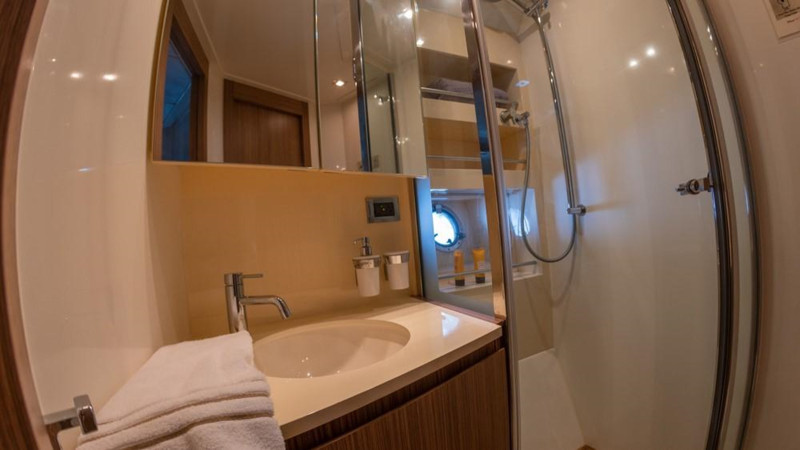 2013 52' 4" AZIMUT YACHTS