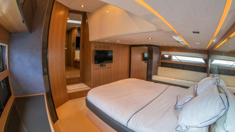 2013 52' 4" AZIMUT YACHTS